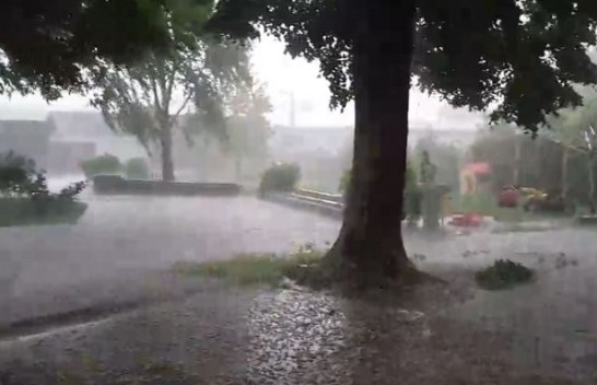 Stuhi të forta dhe rrebesh shiu në Prizren