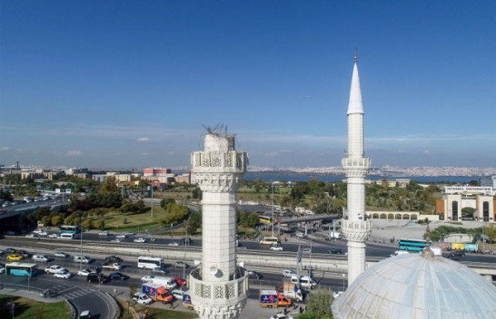 Tërmeti shkund Stambollin, rrëzohet minarja e një xhamie