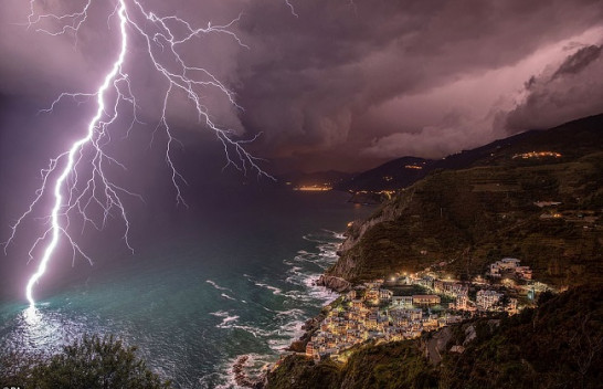 Nga vetëtimat e frikshme deri tek stuhitë e forta: Pamje mahnitëse të motit nga e gjithë bota