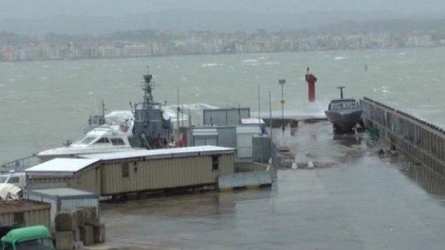 Moti i keq/ Përmbyten disa nga qytetet kryesore të Shqipërisë