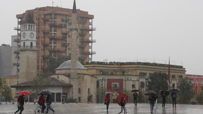 Tirana në një ditë me shi [Foto]