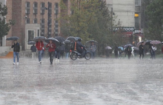 Moti i paqëndrueshëm, vijojnë reshjet dhe stuhitë në Shqipëri