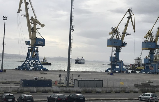 Moti i ligë dhe deti i trazuar, tragetet nga Durrësi dhe Bari nisen me vonesa disaorëshe
