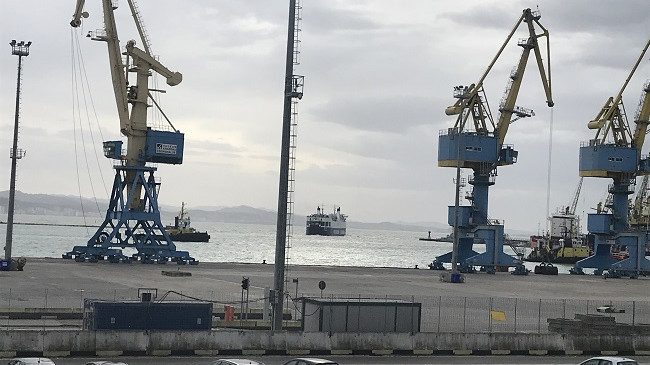 Moti i ligë dhe deti i trazuar, tragetet nga Durrësi dhe Bari nisen me vonesa disaorëshe