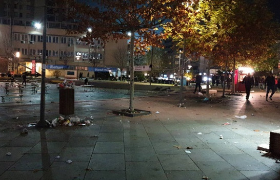 Pamje të tmerrshme pas ndeshjes në sheshin e Prishtinës, nuk ishin japonezët që ta pastronin