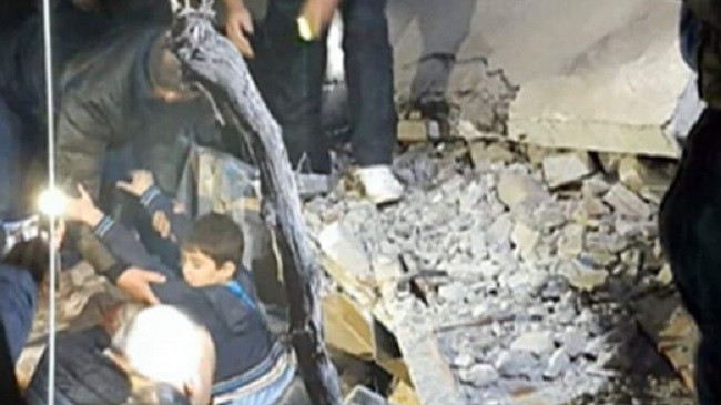 Mrekulli në Thumanë, nxirret i gjallë një fëmijë nga rrënojat