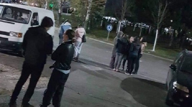 Pas tërmetit të fuqishëm që goditi Shqipërinë, qytetarët e Kosovës dolën në rrugë