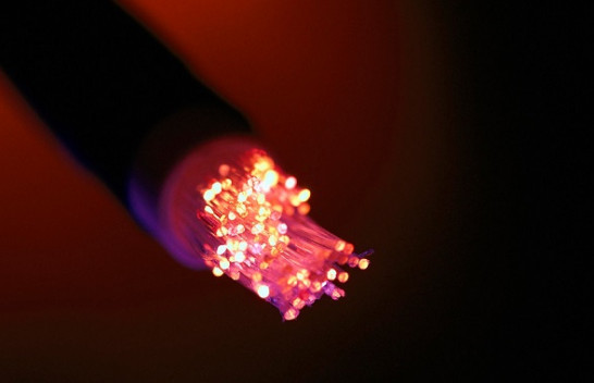 Sizmologët konsiderojnë kabllot e fibrave optike si sensorë të ardhshëm të tërmetit