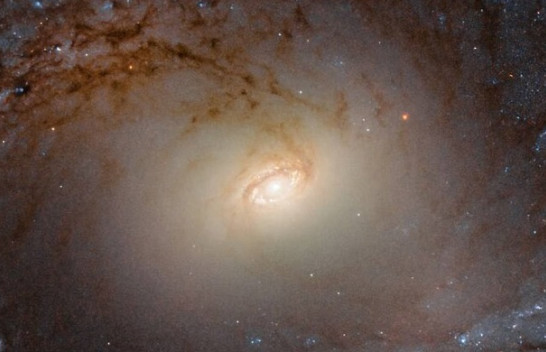 Teleskopi Hubble kap pamje mahnitës të diskut fluturues