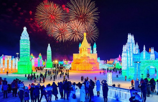 Ndërtohet qyteti i akullit në Harbin të Kinës [Foto]