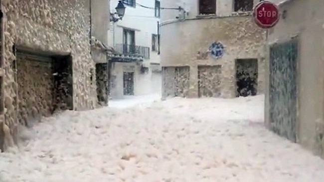 Shkuma e dallgëve të detit mbulon qytetin Spanjoll [Video]