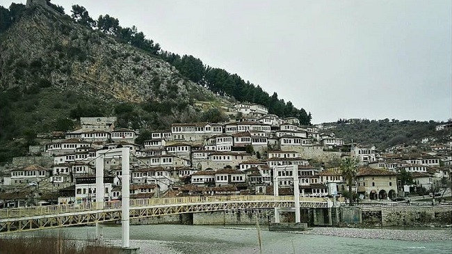 Moti për këtë fundjavë në Shqipëri me vranësira dhe reshje shiu