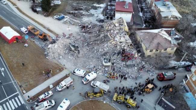 22 të vdekur mbi 1 mijë të lënduar nga tërmeti i fuqishëm në Turqi