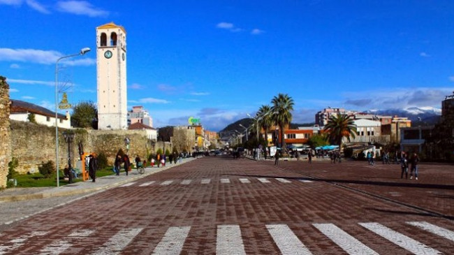 Diell dhe rritje e lehtë e temperaturave, parashikimi i motit për këtë fundjavë në Shqipëri