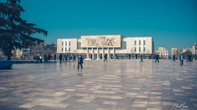 Moti në Shqipëri i ndryshueshëm, priten reshje shiu dhe bore