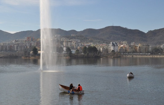 Moti në Shqipëri me diell dhe i ngrohtë, temperaturat deri në 15 °C
