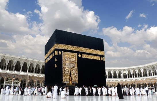 Arabia Saudite ndalon vendasit në kryerjen e Umres për shkak të koronavirusit