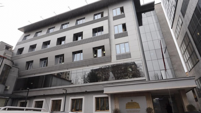 Koronavirusi mbërrin në Shqipëri nga Italia: Babë e bir të prekur në gjendje stabile, po trajtohen në spitalin infektiv