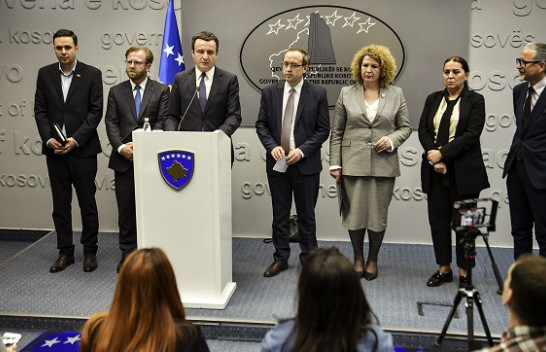 Qeveria e Kosovës me masa të reja për koronavirusin, mbyll kafeteritë dhe qendrat tregtare