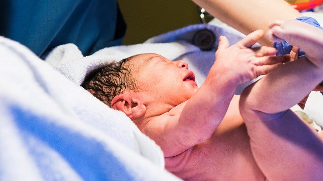 Rasti i parë në botë, një foshnjë e porsalindur në Londër me koronavirus