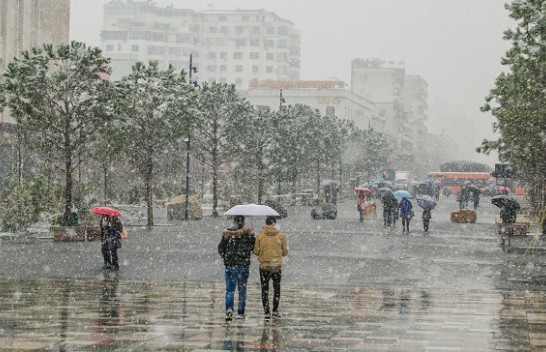 Reshje shiu dhe bore në disa zona të Shqipërisë, njihuni me parashikimin e motit