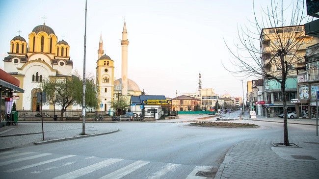 Në foto: Rrugët e Ferizajt të zbrazura gjatë orarit të ndalim-qarkullimit