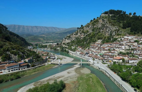 Njihuni me qytetin e një mbi një dritareve [Foto]