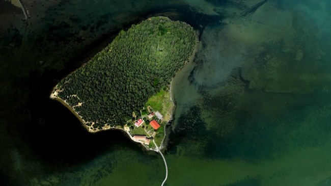 Ishulli i Zvërnecit, njihuni me 'Karaibet shqiptare' [Foto]