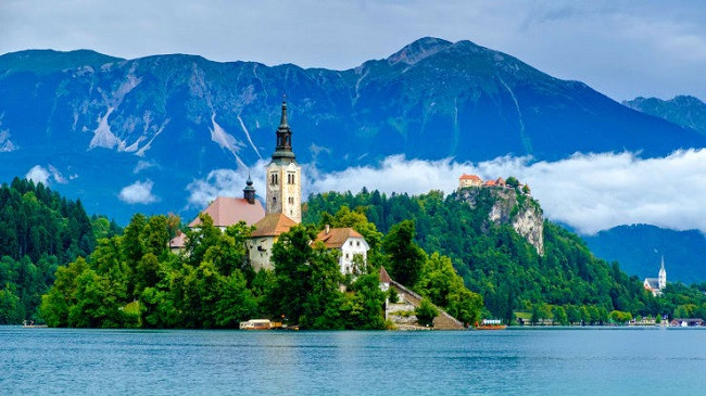 Vendi i parë në Europë, Sllovenia shpall fundin e pandemisë së koronavirusit