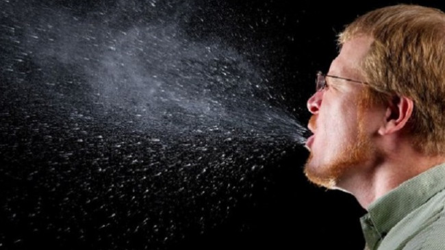 Koronavirus mbetet në sipërfaqe nga tre sekonda deri në dy minuta