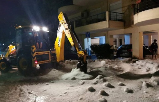 Stuhi breshëri në Greqi sikur të ishte dimër [Foto]