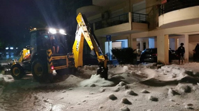 Stuhi breshëri në Greqi sikur të ishte dimër [Foto]