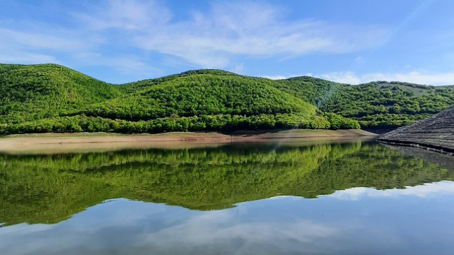 Rritet niveli i ujit në liqenet akumuluese, pas reshjeve të shiut
