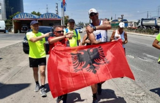 Ish-basketbollisti Fikret Shatri përmbyll me sukses vrapimin historikë: 257 kilometra nga Prishtina në Tiranë