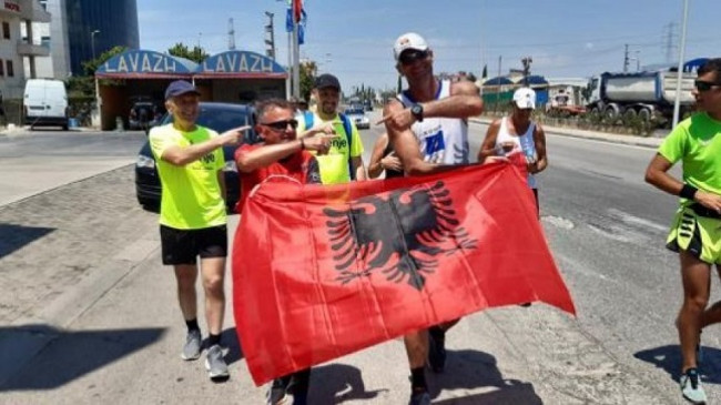Ish-basketbollisti Fikret Shatri përmbyll me sukses vrapimin historikë: 257 kilometra nga Prishtina në Tiranë
