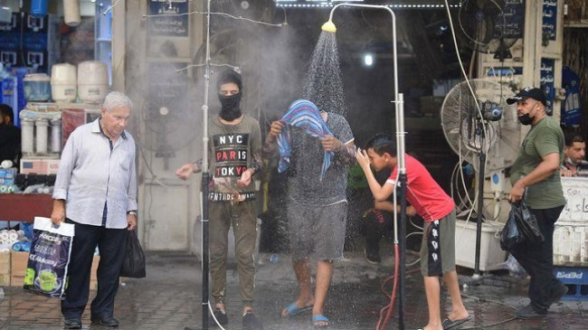 I nxehti përvëlon Lindjen e Mesme, temperatura deri në 53 °C
