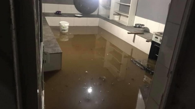 Reshjet e shiut shkaktojnë vërshime në disa lagje dhe fshatra të Suharekës