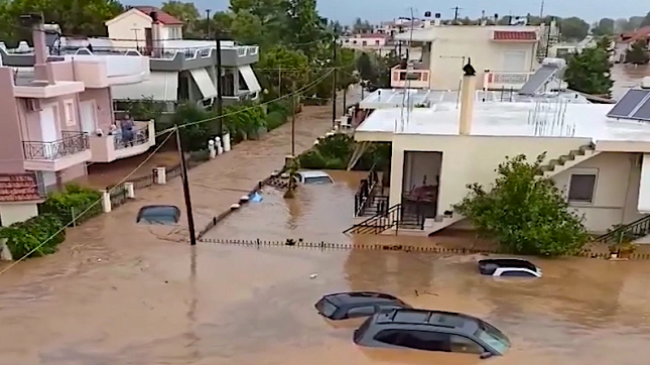 Shi dhe përmbytje, moti i ligë përfshin Greqinë, humbin jetën shtatë persona, mes tyre një foshnjë
