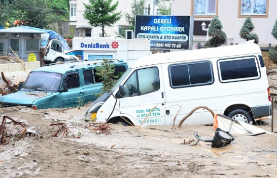 Turqi, të paktën katër të vdekur, 11 të zhdukur nga përmbytjet në rajonin e Detit të Zi