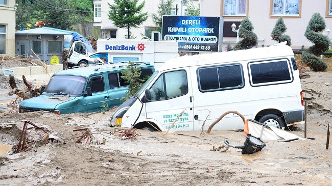 Turqi, të paktën katër të vdekur, 11 të zhdukur nga përmbytjet në rajonin e Detit të Zi