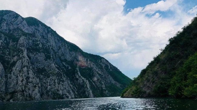 Moti sot pjesërisht me re, në zonat malore me reshje shiu në Shqipëri