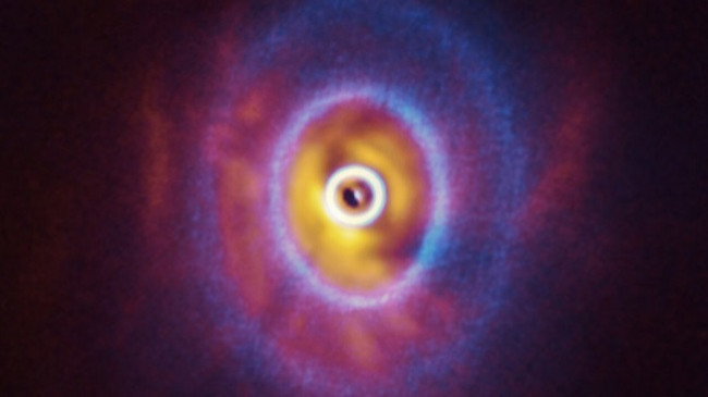 Zbulohet sistemi planetar i deformuar