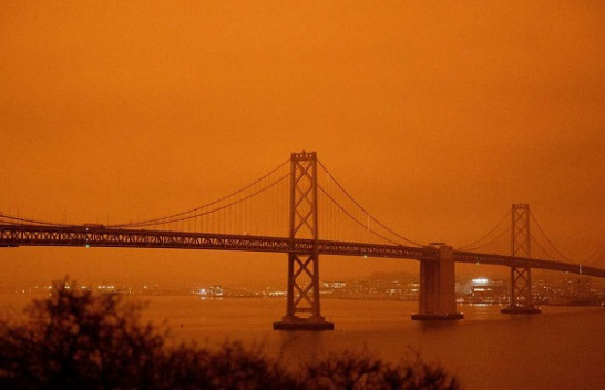 Pamje apokaliptike, qielli bëhet portokalli mbi San Francisko