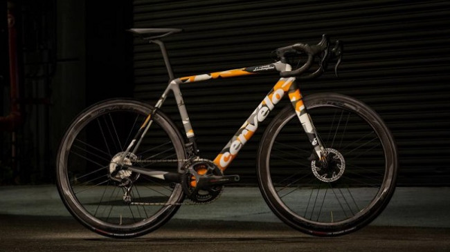 E pabesueshme po e vërtetë/ Lamborghini dhe Cervélo prezantojnë biçikletën e cila kushton 18.000 dollarë