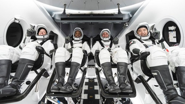 Astronautët e SpaceX nisën për misionin e parë 'operacional' për në Stacionin Ndërkombëtar të Hapësirës