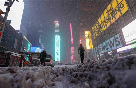 Bie bora e parë në New York
