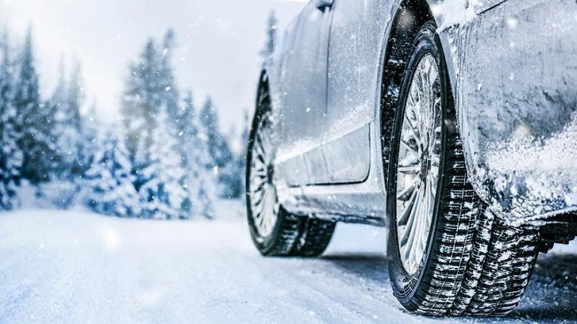 Udhëtimi në kushtet e dëborës, akullit e ngricës, disa këshilla për drejtuesit e veturave