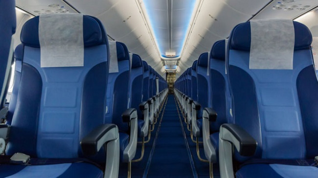 Pse ulëset e aeroplanit janë gjithmonë me ngjyrë blu