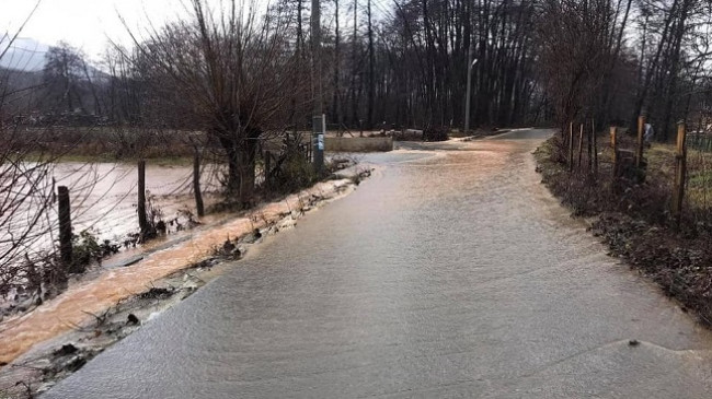 Moti i ligë në 48 orët e fundit, shkakton vërshime në fshatrat e Deçanit [Foto]
