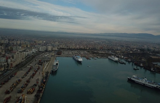 Moti i ligë pezullon lundrimin në Durrës e Vlorë, probleme edhe në Shkodër